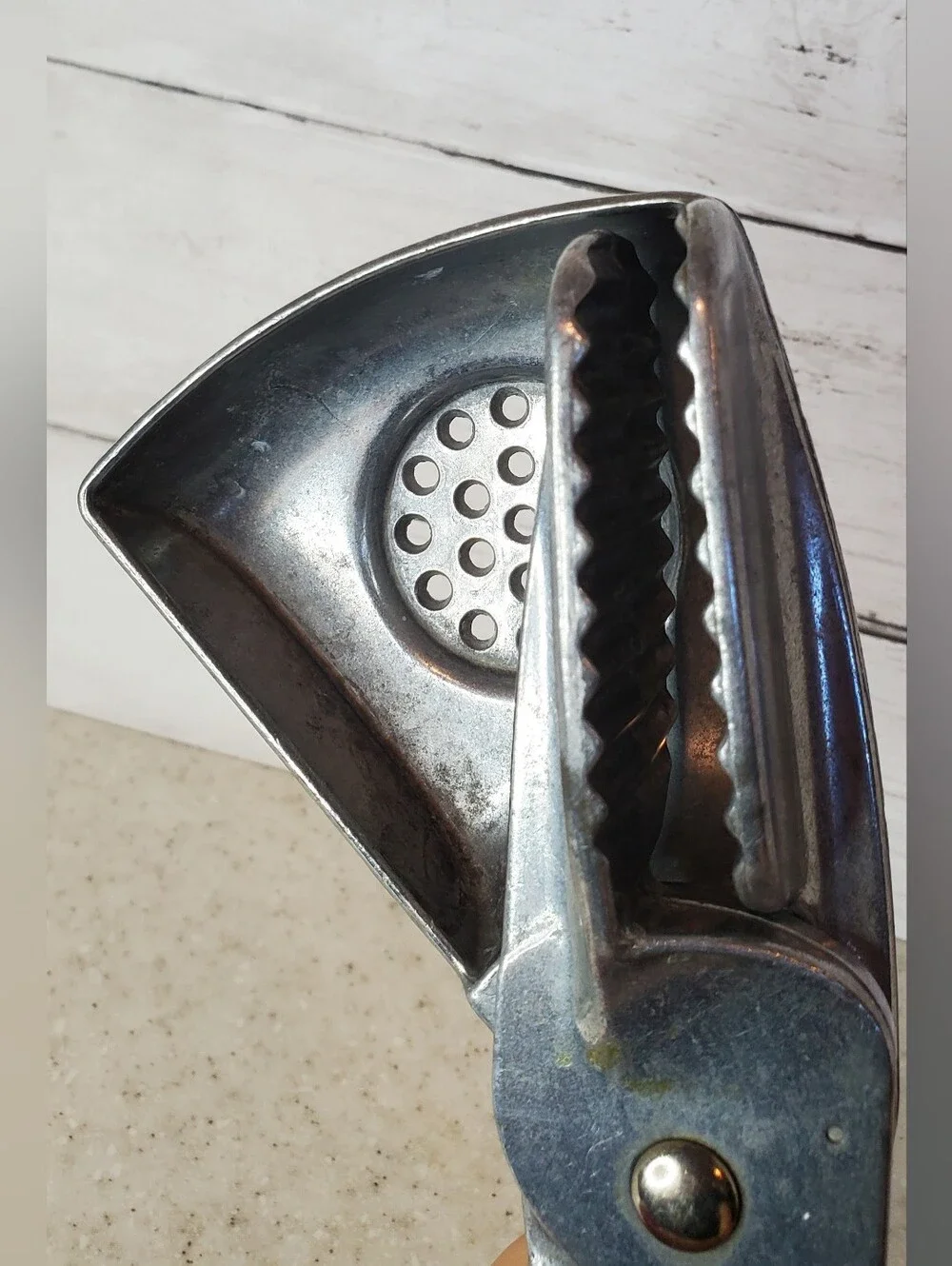 Vintage Sunkist Lemons Cast Aluminum Hand Citrus Juicer Squeezer Press USA